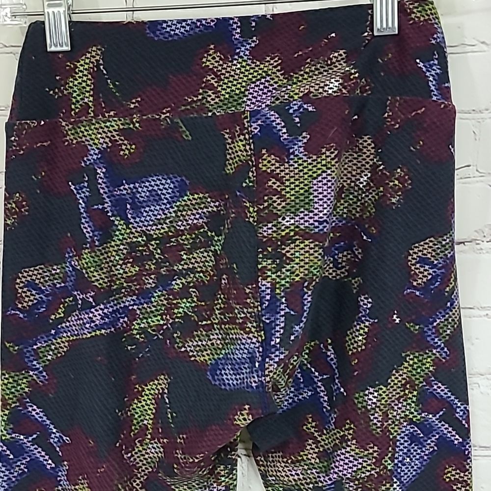 LuLaRoe One Size Legging Cross Stitch Needlepoint Floral Navy Blue Stretch Pants - Picture 4 of 8